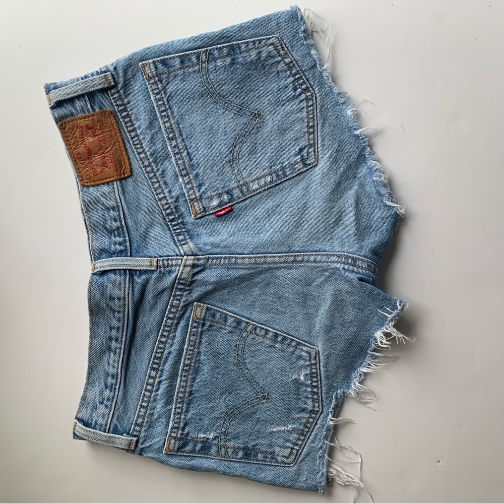 Levi's 501 Women's Size 26 Park Life Grommets Light Wash Jean Shorts - Picture 11 of 14